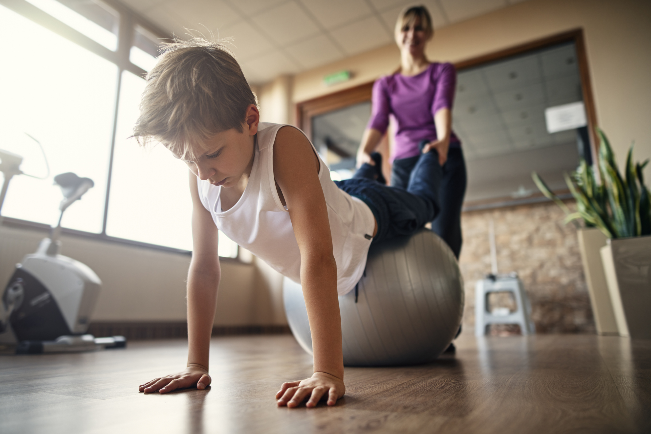 Physiotherapie bei einem Kind